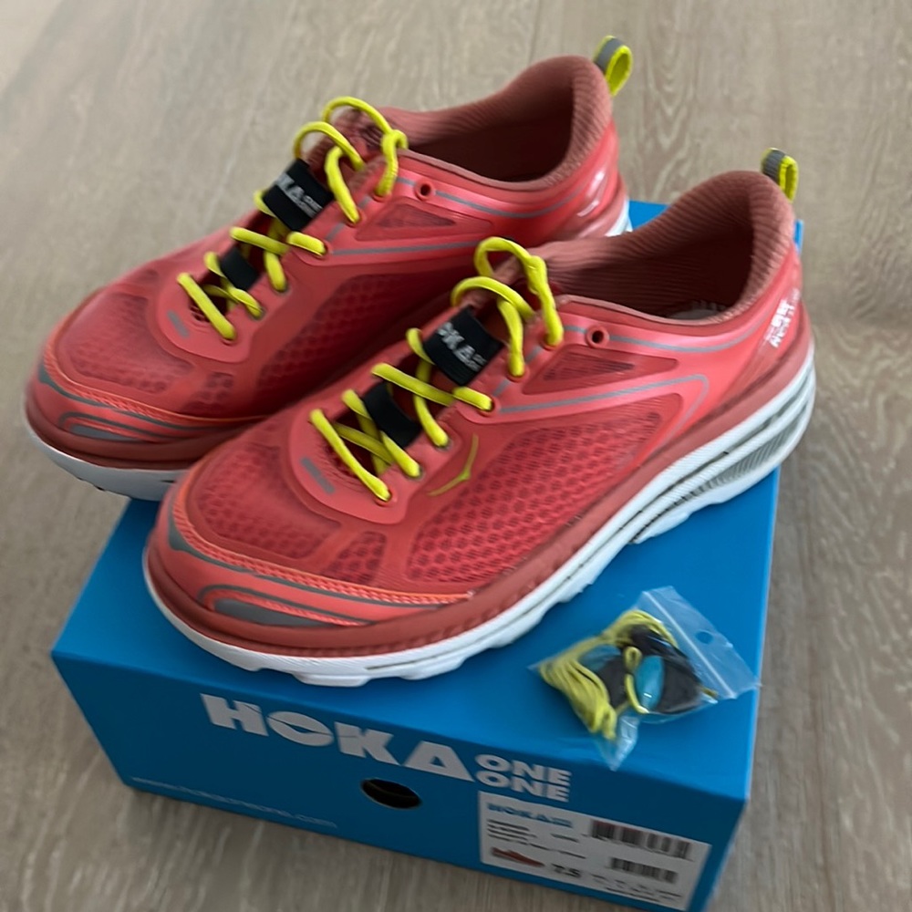 Like New HOKA One One Bondi3